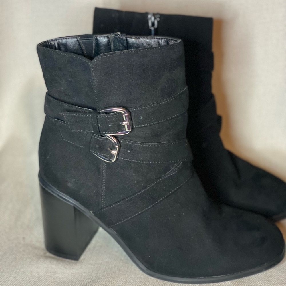 Torrid size 8 wide black booties.